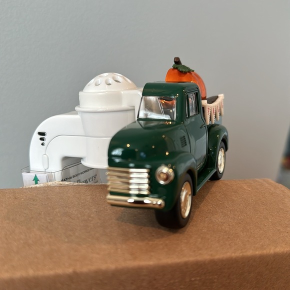 B&BW Green truck Fall Wallflower Plug - Picture 5 of 5